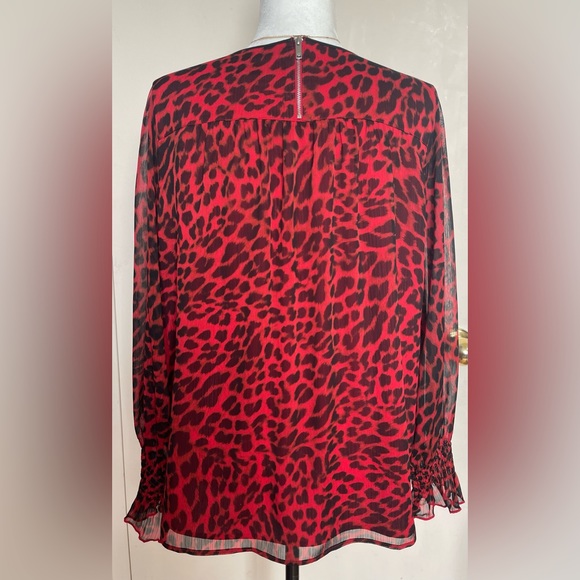 DKNY Animal Print ,Long-sleeved blouse with ruffles on the cuffs ,NWOT - Picture 6 of 9